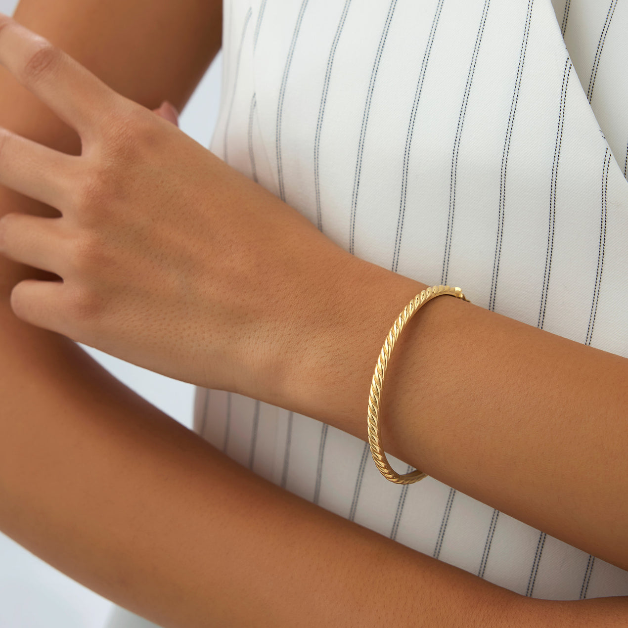 14K Twist Rope Dainty Cable Bangle – Ferkos Fine Jewelry