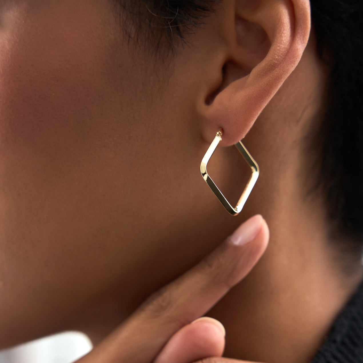 14K Gold Geometric Shaped Square Hoop Earrings – Ferkos Fine  display picture 2