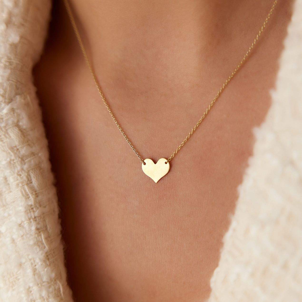 Amazon.com: Foxgirl Gold Heart Necklaces for Teen Girls, Simple Small Heart  Box Chain Pendant Necklace Dainty Cute Gold Necklace for Women Trendy 14k  Gold Plated Aesthetic Gold Jewelry for Women Teen Girls